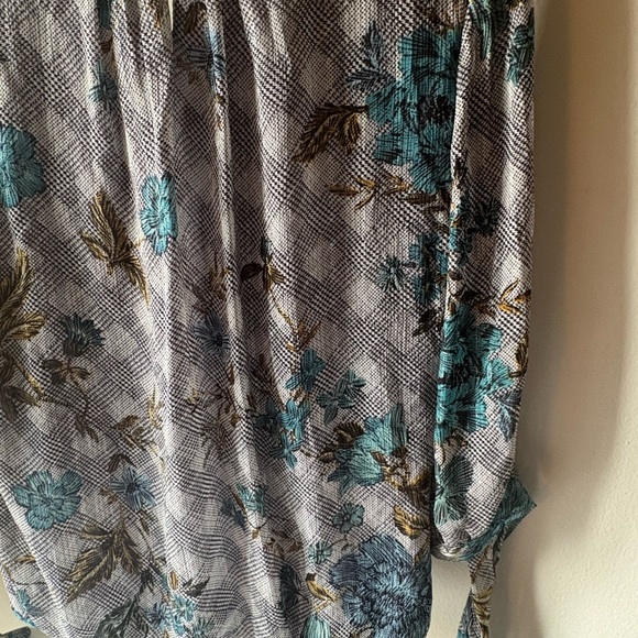 Floral Patterned Women's Top - Picture 9 of 9